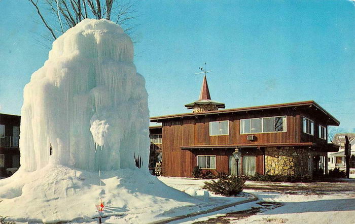 The Lodge (Weathervane Inn, Weathervane Lodge) - Old Postcard Photo (newer photo)